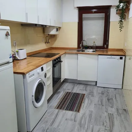 Rent this 1 bed apartment on Praceta dos Inglesinhos in 2760-073 Oeiras, Portugal