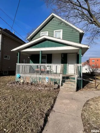 Buy this studio house on Garfield Elementary School in 26th Avenue, Moline