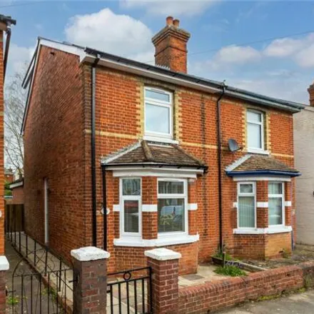 Rent this 3 bed duplex on Napier Road in Royal Tunbridge Wells, TN2 5AT