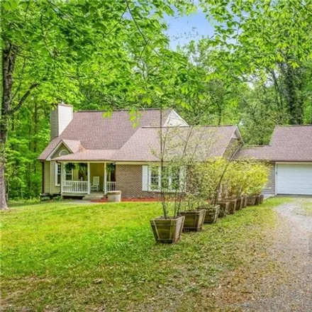 Image 2 - 1413 Wiley Lewis Road, Greensboro, NC 27406, USA - House for sale