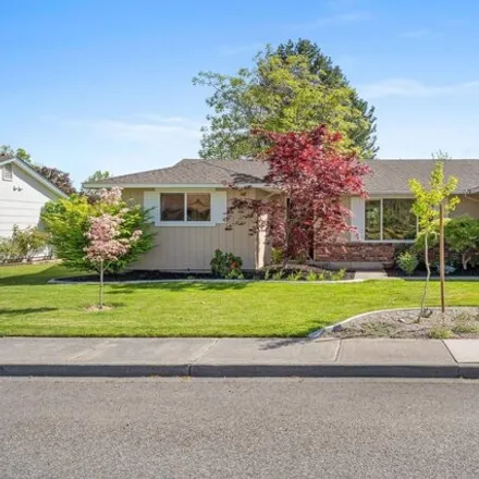 Buy this 3 bed house on 561 Saint Street in Richland, WA 99354