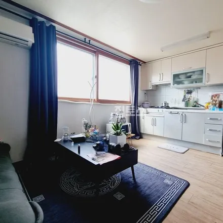 Rent this 2 bed apartment on 서울특별시 송파구 석촌동 244-31