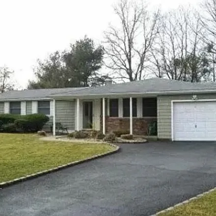 Rent this 3 bed house on 14 Fraternity Lane in Stony Brook, Suffolk County