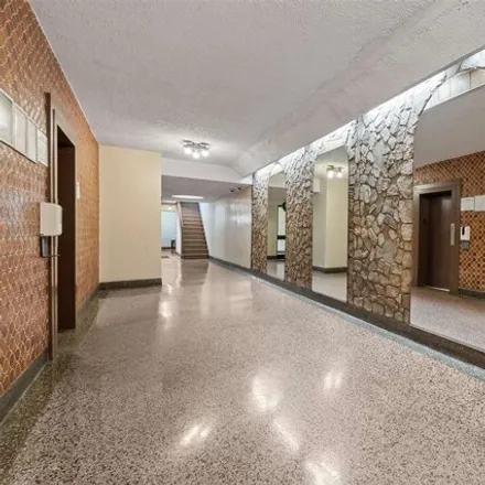 Image 3 - 32-43 90th Street, New York, NY 11369, USA - Apartment for sale