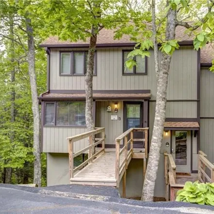 Buy this 3 bed condo on Briarcliff Road in Sugar Mountain, Avery County