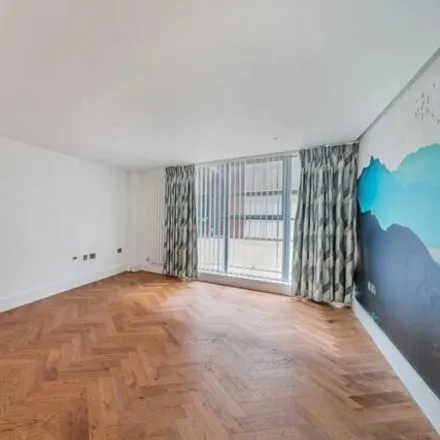 Image 4 - Manitoba Court, Renforth Street, Canada Water, London, SE16 7JZ, United Kingdom - Apartment for sale