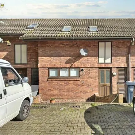 Buy this 2 bed townhouse on Saint James Court in Gateshead, NE10 0AW