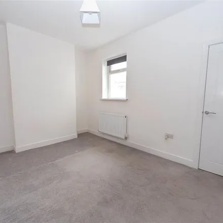Image 4 - Compton Street, Cardiff, CF11 6SY, United Kingdom - Townhouse for rent