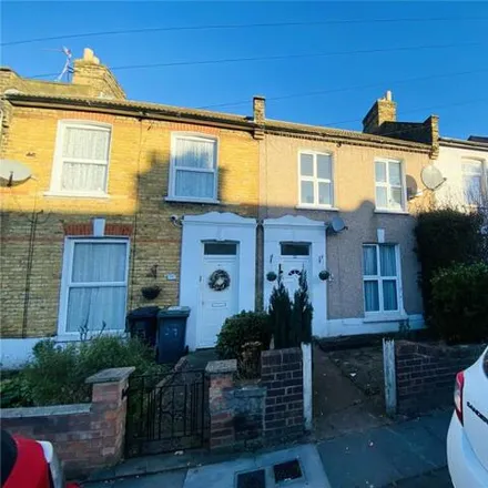 Buy this 3 bed townhouse on Sandhurst Road in London, SE6 1DL