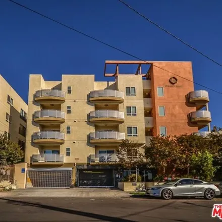 Rent this 3 bed condo on 2365 West 10th Street in Los Angeles, CA 90006
