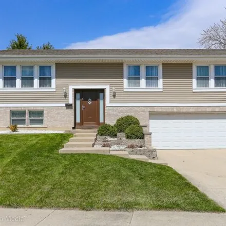 Rent this 4 bed house on 1414 Edgefield Lane in Hoffman Estates, Schaumburg Township