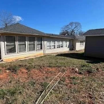 Buy this studio house on 1009 Martin Dr in Gainesville, Georgia