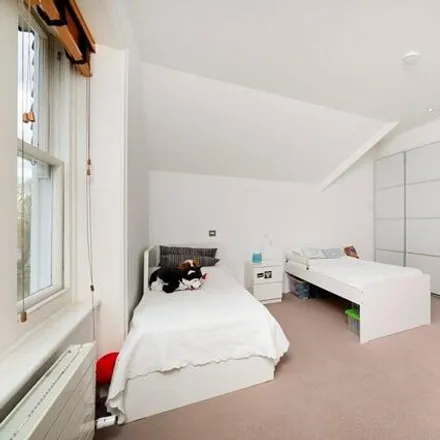 Image 9 - Abanesta, 20 Heath Drive, London, NW3 7EG, United Kingdom - Apartment for rent