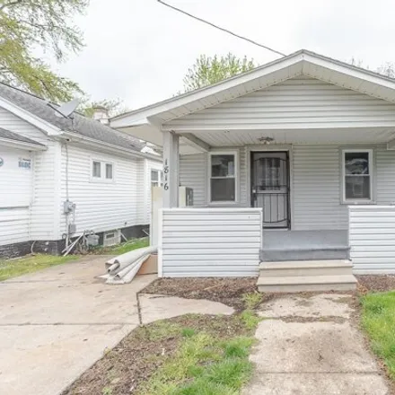 Buy this 2 bed house on 1820 Barrows Street in Toledo, OH 43613
