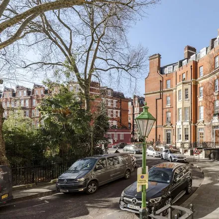 Rent this 3 bed apartment on 7 Egerton Place in London, SW3 2EF