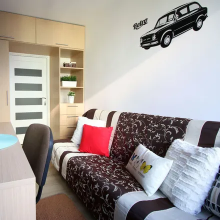 Rent this 3 bed room on Piękna 31/33 in 93-557 Łódź, Poland