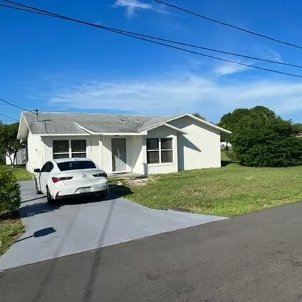 Buy this 3 bed house on 1711 Hawthorne Drive in Sebring, FL 33870