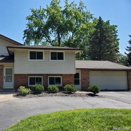 Image 1 - 2260 Benstein Road, Wolverine Lake, Commerce Township, MI 48390, USA - House for sale