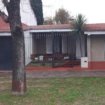 Buy this 2 bed house on Avenida Triunvirato in Quilmes Oeste, B1879 ETH Quilmes