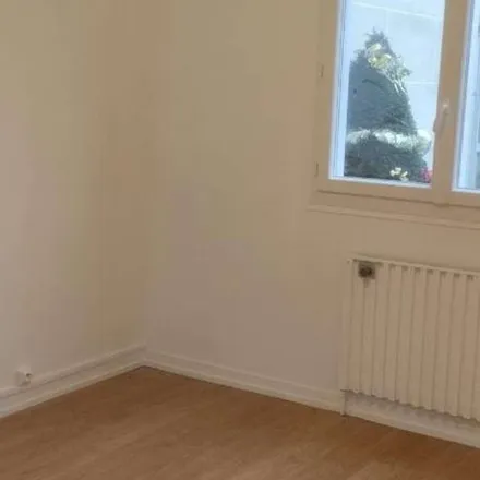 Image 2 - 19 Place Georges Clemenceau, 60000 Beauvais, France - Apartment for rent