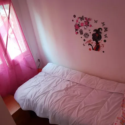 Rent this 4 bed room on Carrer del Doctor Jaume Ferran i Clua in 1, 08903 l'Hospitalet de Llobregat