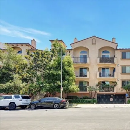 Buy this 3 bed condo on 5132 Maplewood Ave Apt 202 in Los Angeles, California