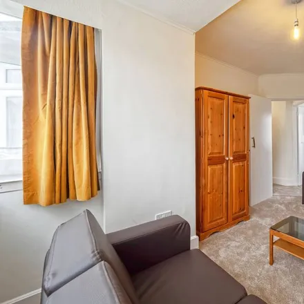 Image 2 - London, NW9 0LH, United Kingdom - House for rent