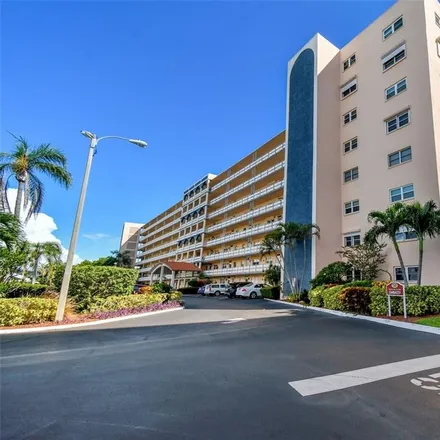 Buy this 1 bed condo on 6098 Shore Boulevard South in Saint Petersburg, FL 33707