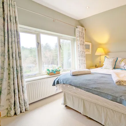 Rent this 2 bed townhouse on Heyshott in GU29 0DX, United Kingdom
