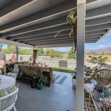 Image 2 - 8020 Palm Avenue, Yucca Valley, CA 92284, USA - House for sale