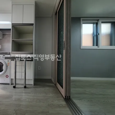 Rent this 1 bed apartment on 서울특별시 관악구 봉천동 1529-39