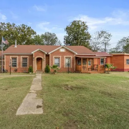 Image 1 - 21 Montgomery, Avinger, Cass County, TX 75630, USA - House for sale