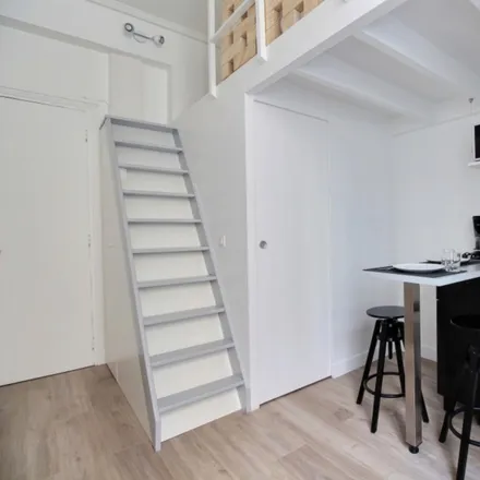 Image 2 - 4 Square de Robiac, 75007 Paris, France - Apartment for rent