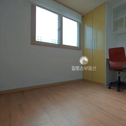 Rent this studio apartment on 서울특별시 관악구 봉천동 872-13