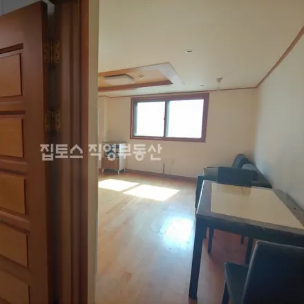 Rent this 1 bed apartment on 서울특별시 강남구 역삼동 663-25