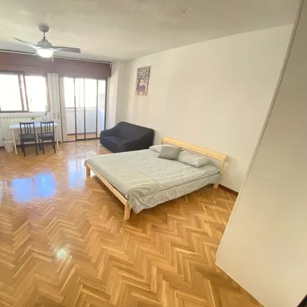 Rent this 5 bed room on Calle de Simancas in 21, 28029 Madrid