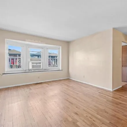 Image 2 - 36 Crossgate Road, Jersey City, NJ 07305, USA - House for sale