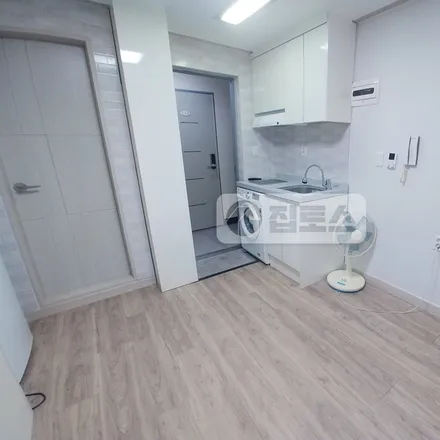 Image 3 - 서울특별시 관악구 봉천동 660-63 - Apartment for rent