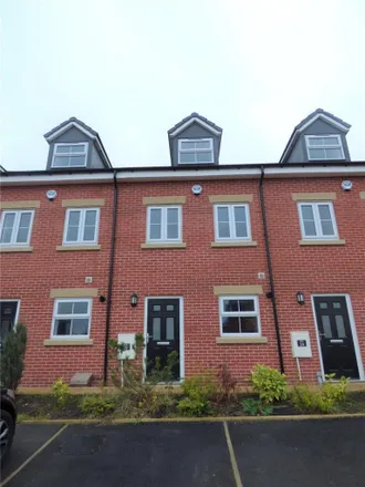 Rent this 3 bed townhouse on Harper Rise in Denaby Main, DN12 4BE