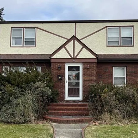 Image 1 - 185 Wesley Street, Clifton, NJ 07013, USA - House for rent