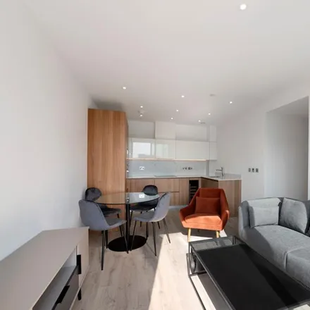 Image 4 - Cassia House, Piazza Walk, London, E1 8FU, United Kingdom - Apartment for rent