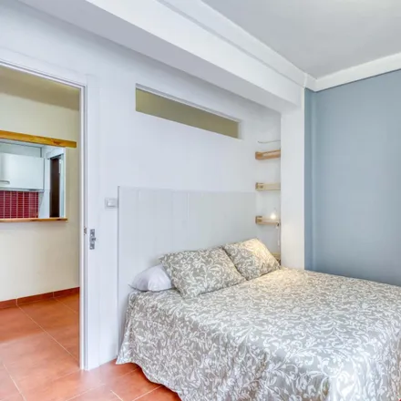 Rent this 4 bed room on Carrer de Jerónima Galés (Impressora) in 16, 46017 Valencia