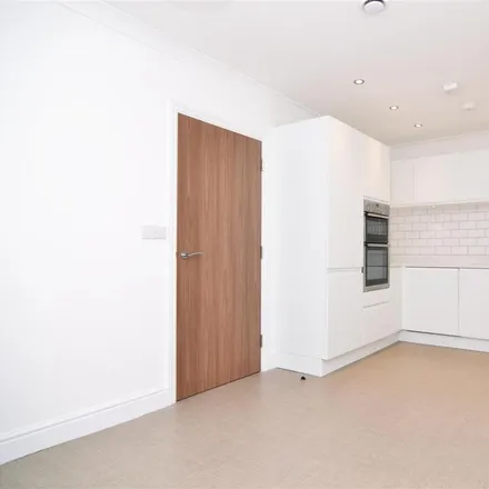 Image 3 - Third Cross Road, London, TW2 5DY, United Kingdom - Townhouse for rent