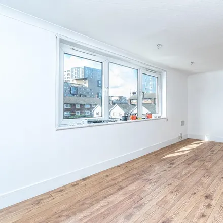 Rent this 3 bed apartment on 37 Oxford Road in London, E15 1DD