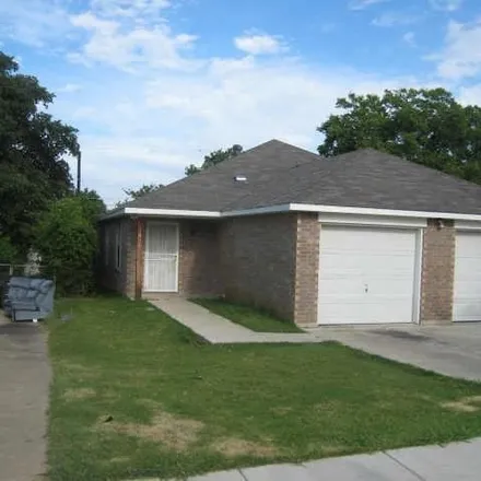 Image 4 - 1800 Wiseman Avenue, Fort Worth, TX 76105, USA - Duplex for rent
