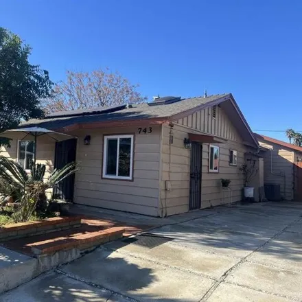 Buy this 5 bed house on 305 East Mission Avenue in Escondido, CA 92025
