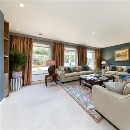 Image 9 - Greenoak Way, London, SW19 5EN, United Kingdom - House for sale