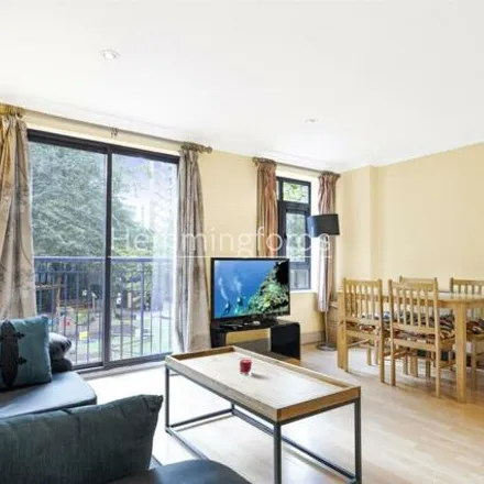 Rent this 2 bed room on Bridgewater Square in Barbican, London