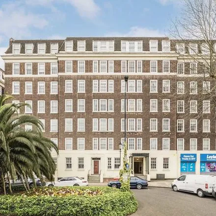 Rent this 4 bed apartment on 1 Warwick Gardens in London, W8 6NP
