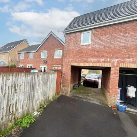 Image 5 - Small Meadow Court, Caerphilly, CF83 3TF, United Kingdom - Duplex for sale